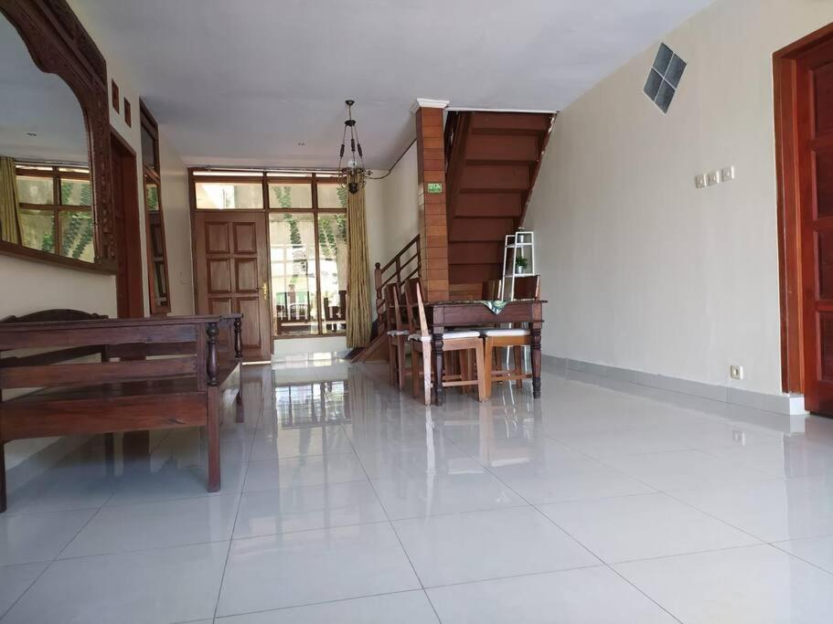 Hazel House With Swimming Pool By Grorental Bandung Exterior foto
